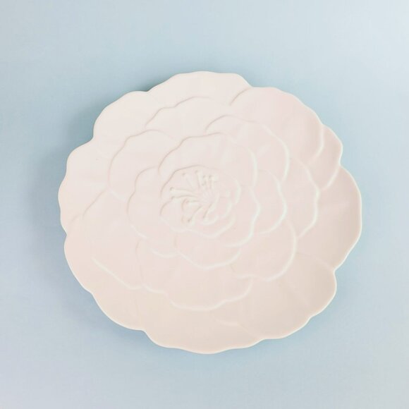 Studio Nova White Hibiscus Flower Platter, Raised Flower Petal Design, Japan - Picture 1 of 11
